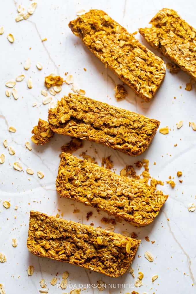 gluten free pumpkin spice granola bars sliced