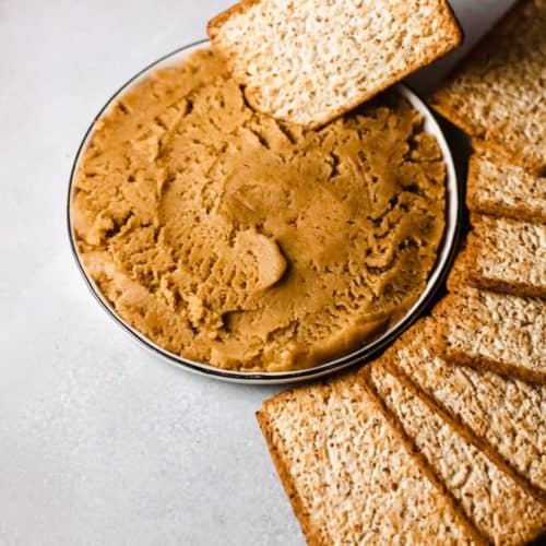 gingerbread hummus dip with graham crackers