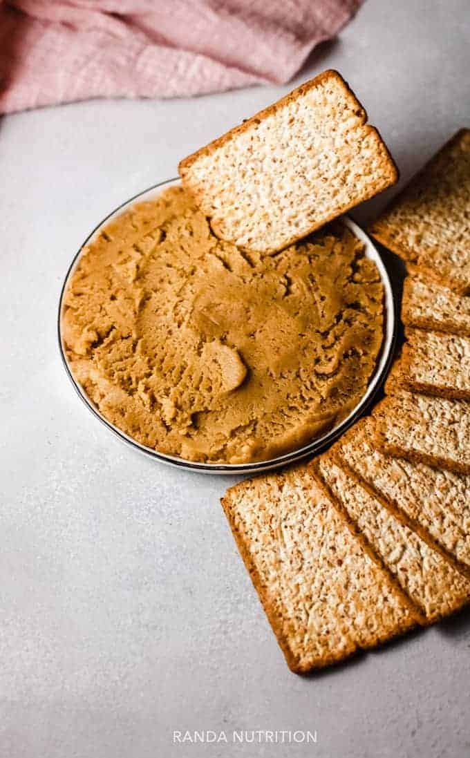 gingerbread hummus dip with graham crackers