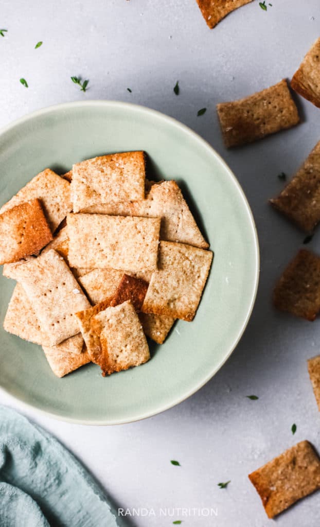 quinoa crackers that are homemade and gluten free