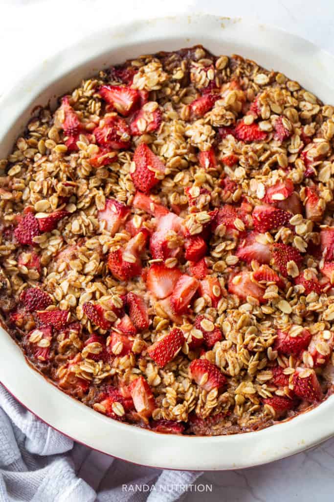 healthy strawberry rhubarb recipe fresh out of the oven in a pie dish