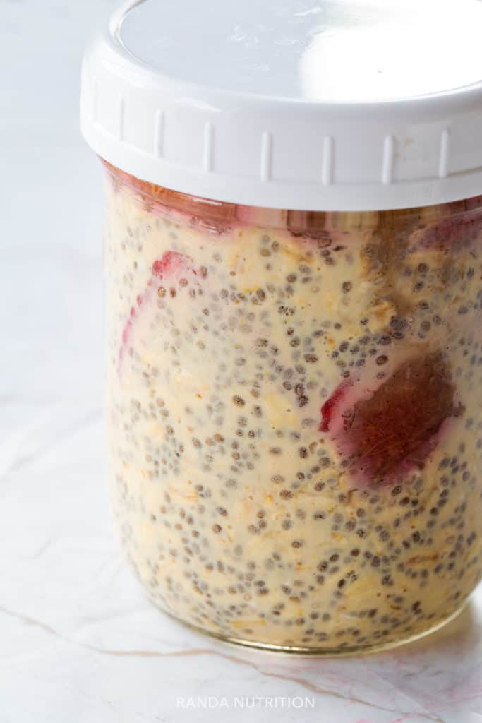 how to store strawberry overnight oats