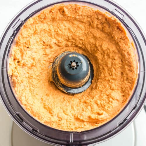 Finished sundried tomato hummus smooth in a food processor