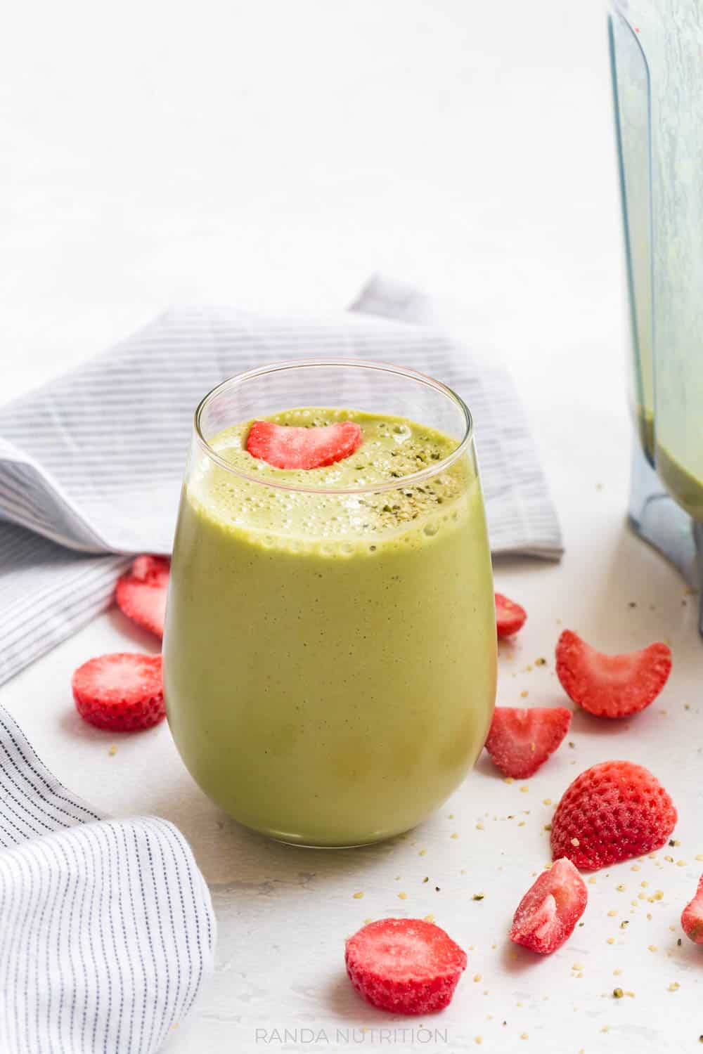 Strawberry Spinach Smoothie Recipe | Randa Nutrition