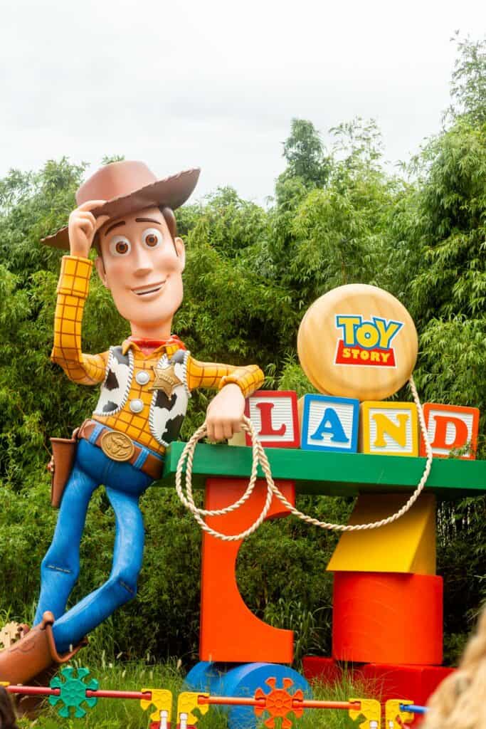 toy story land healthy food options