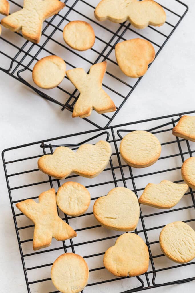 let the cookies cool on cooling racks