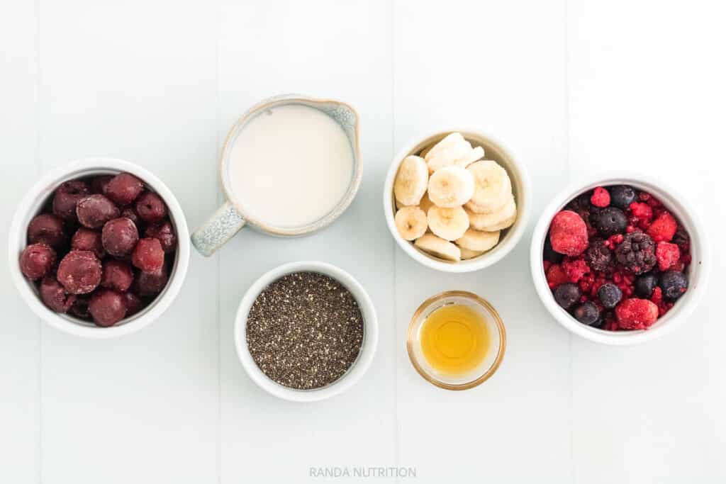 smoothie bowl ingredient: frozen fruit, honey, bananas, chia seeds, almond milk