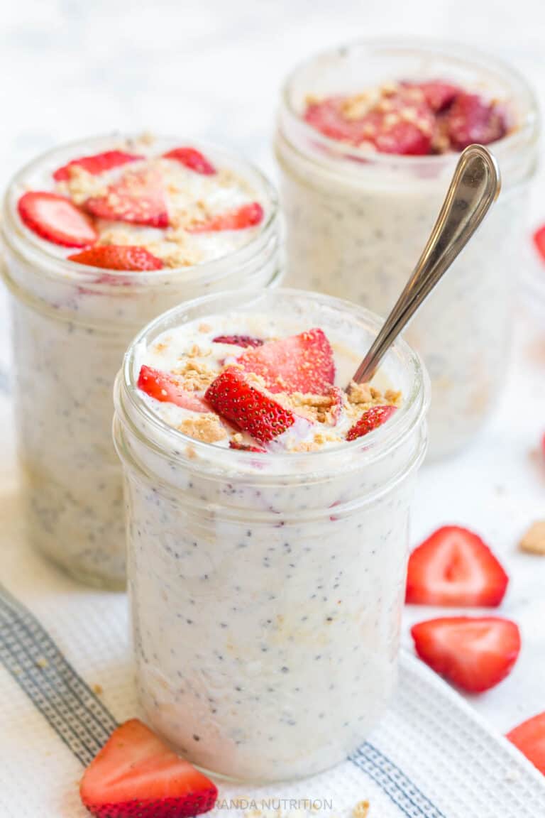 strawberry cheesecake overnight oats for a meal prep high protein breakfast